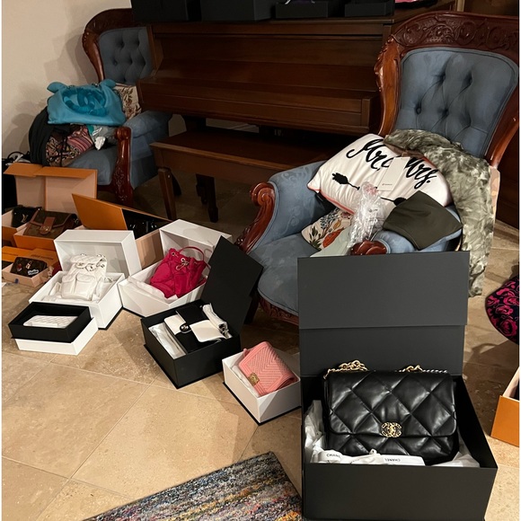 HEART THIS POST TO BE NOTIFIED WHEN IM GOING LIVE!!❤️❤️ - Picture 5 of 12